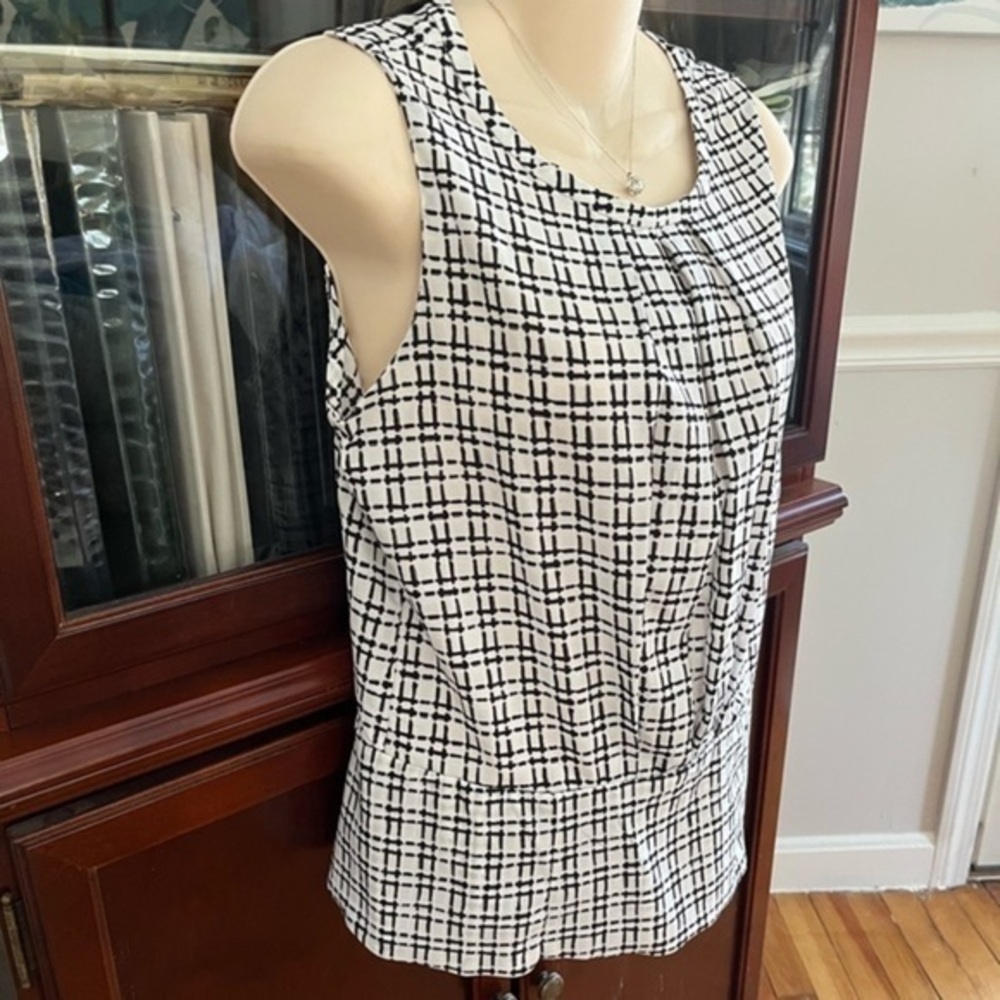 Banana Republic Black and White Sleeveless Top Size 2 Like New - Picture 4 of 13